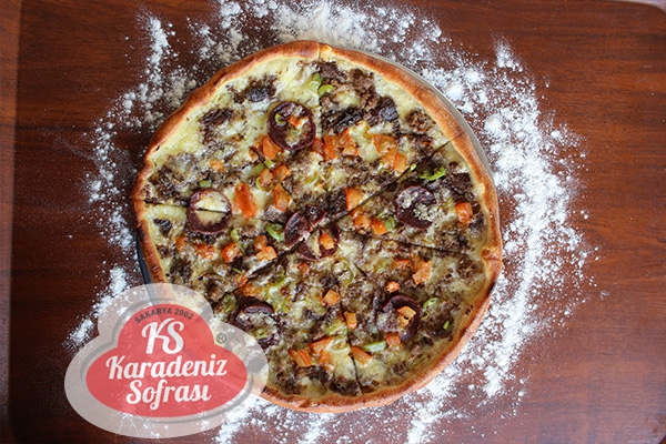 Karadeniz Pizza 380 TL