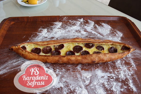 Kaşarlı Sucuklu Pide 230 TL